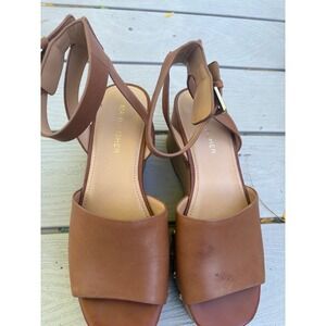 Marc Fisher Wedge Sandals 6M Womens Platform Studded Marc Fisher 6M Excellent
